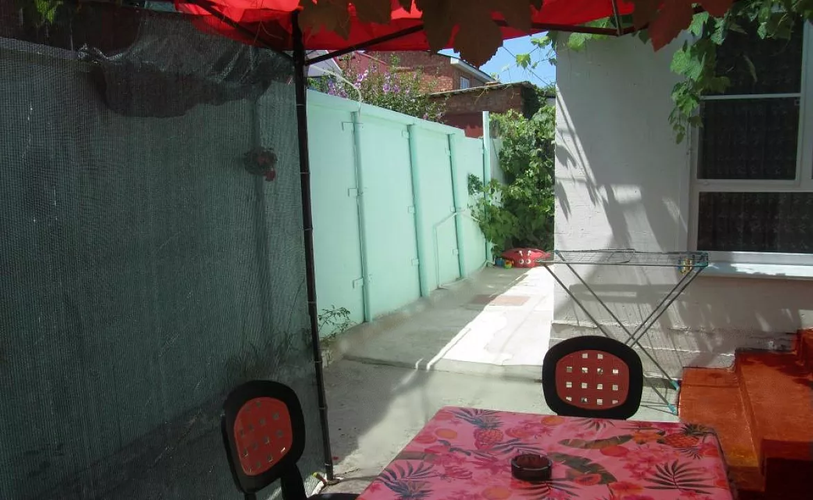 Двухкомнатный дом. Частный сектор "На Море". Ейск