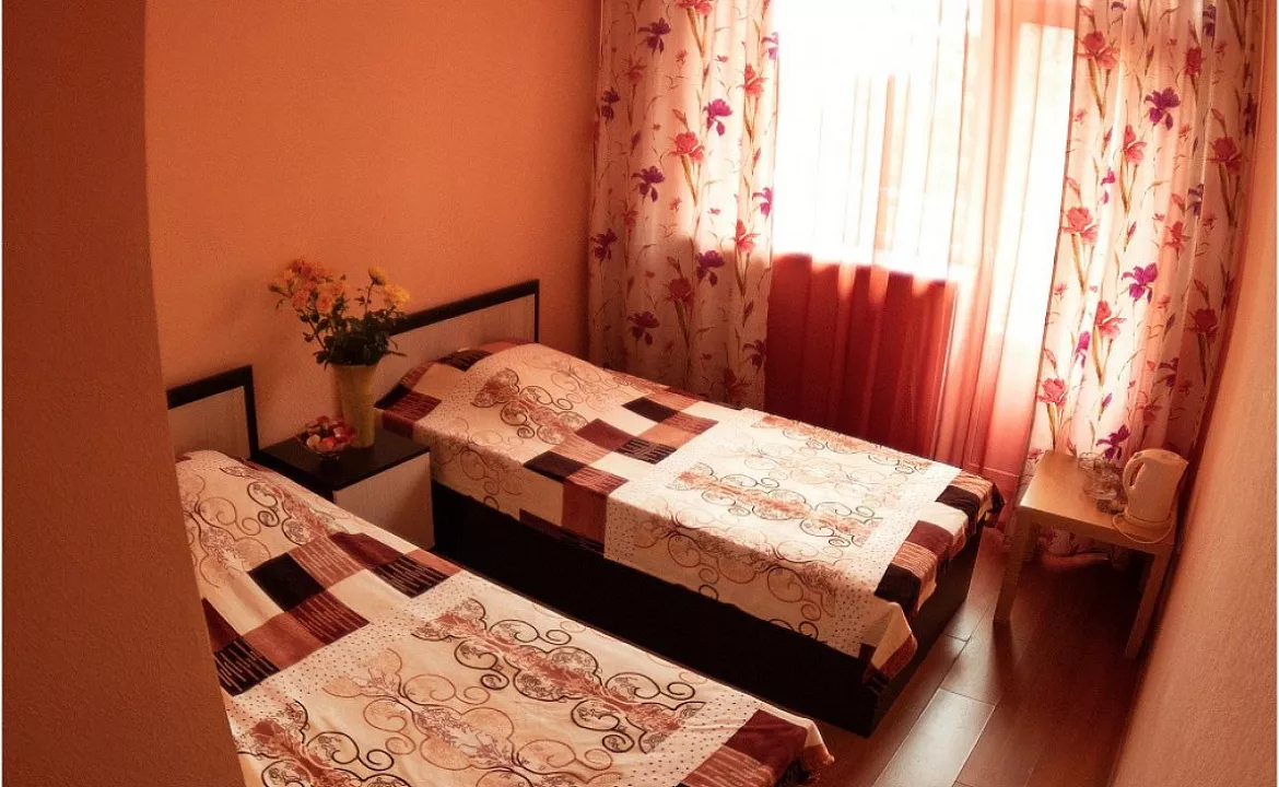 2-комнатный 4-местный номер с балконом,  2, 3 этаж. Гостиница Астерия. Ейск