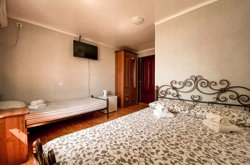 Трёхместный номер. Отель Апельсин. Лазаревское