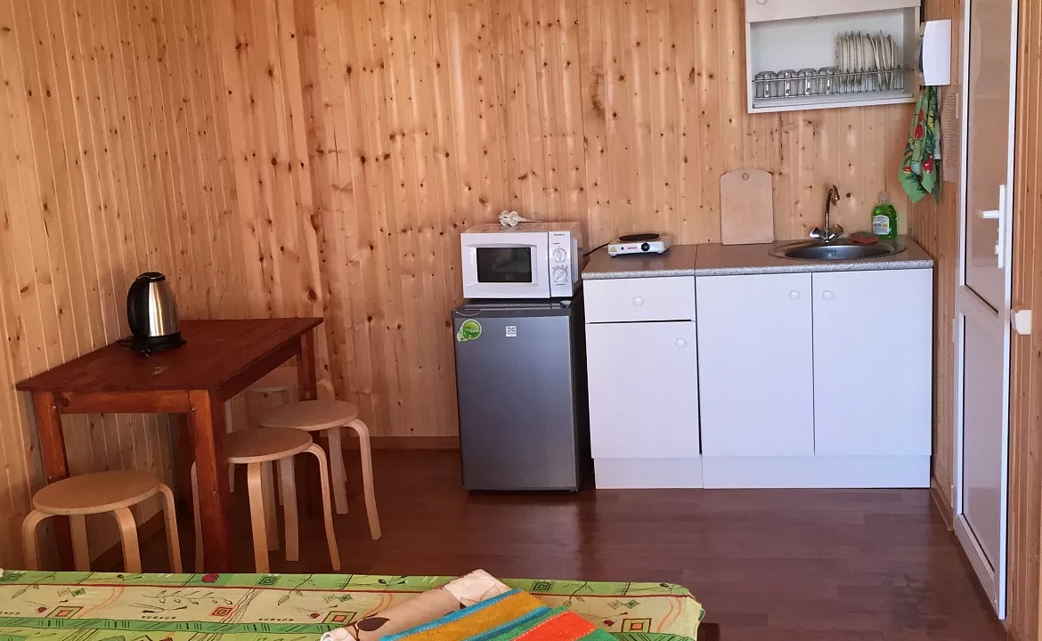 Четырехместный номер с видом во двор.. Гостевой дом Морской бриз - Кучугуры. Кучугуры Четырехместный номер с видом во двор.. Гостевой дом Морской бриз - Кучугуры. Кучугуры