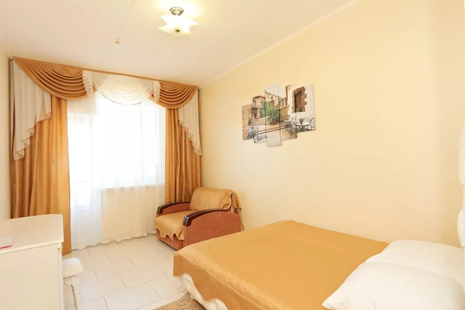 3-х местный люкс.  Частный отель Экватор. Береговое