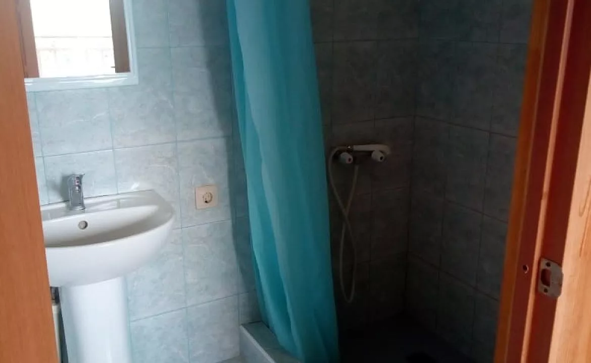 Двухкомнатный номер с удобствами и кухней. Гостевой дом "Алина" - Голубицкая. Голубицкая