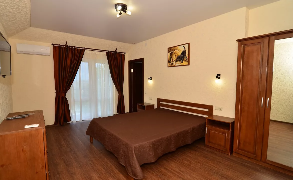 Люкс. Отель «Арина». Штормовое