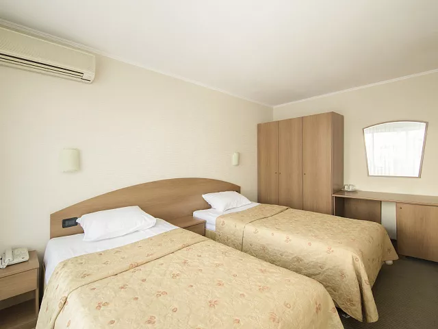 Однокомнатный двухместный улучшенной планировки с двумя раздельными кроватями. Отель "Магнолия". Сочи