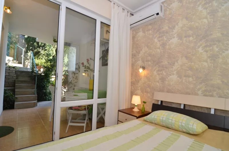 2-КОМНАТНЫЙ НОМЕР С КУХНЕЙ. Пансионат "Вилла-Луиза". Рыбачье