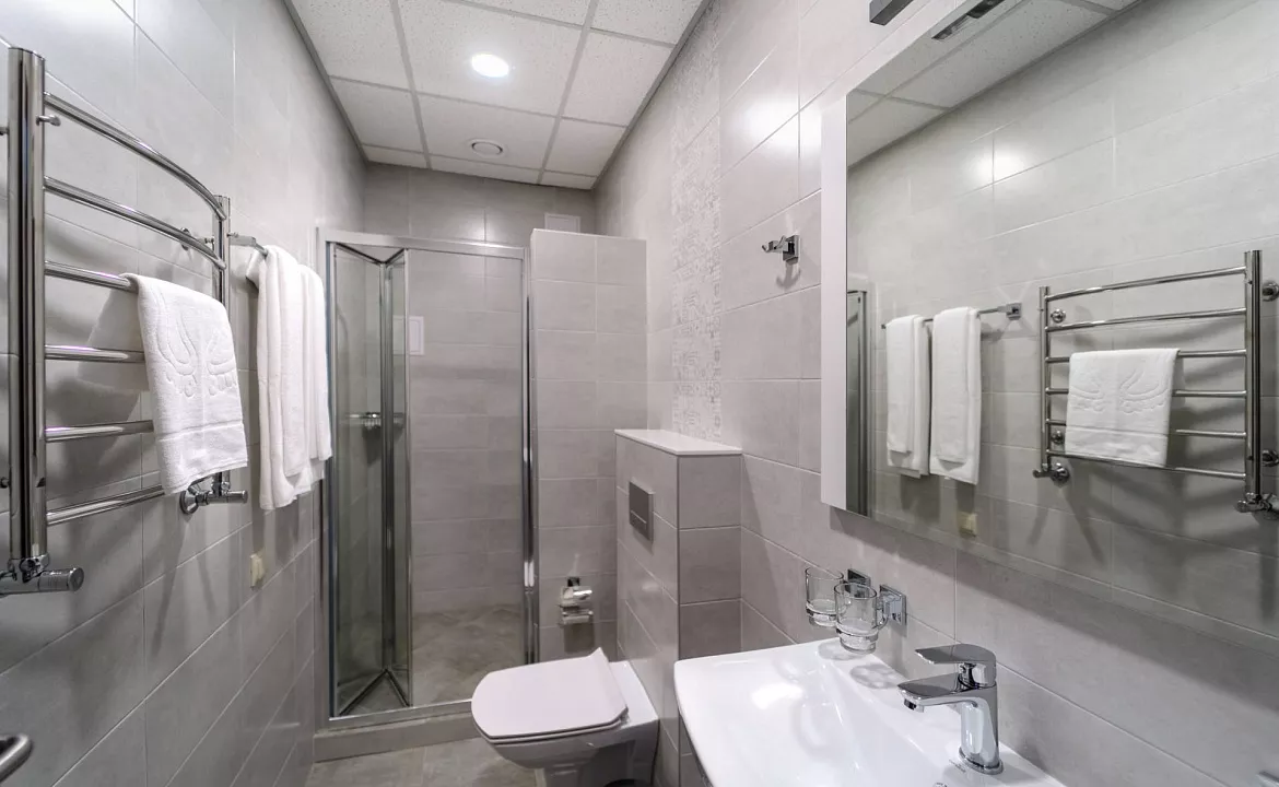 Стандартный двухместный номер с 1 двуспальной или 2 односпальными кроватями. Отель "Вилла Голубой залив". Симеиз