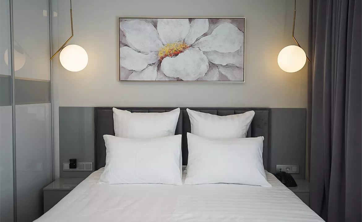 Люкс с отдельной спальней. Гостиница "The White Residence". Сочи