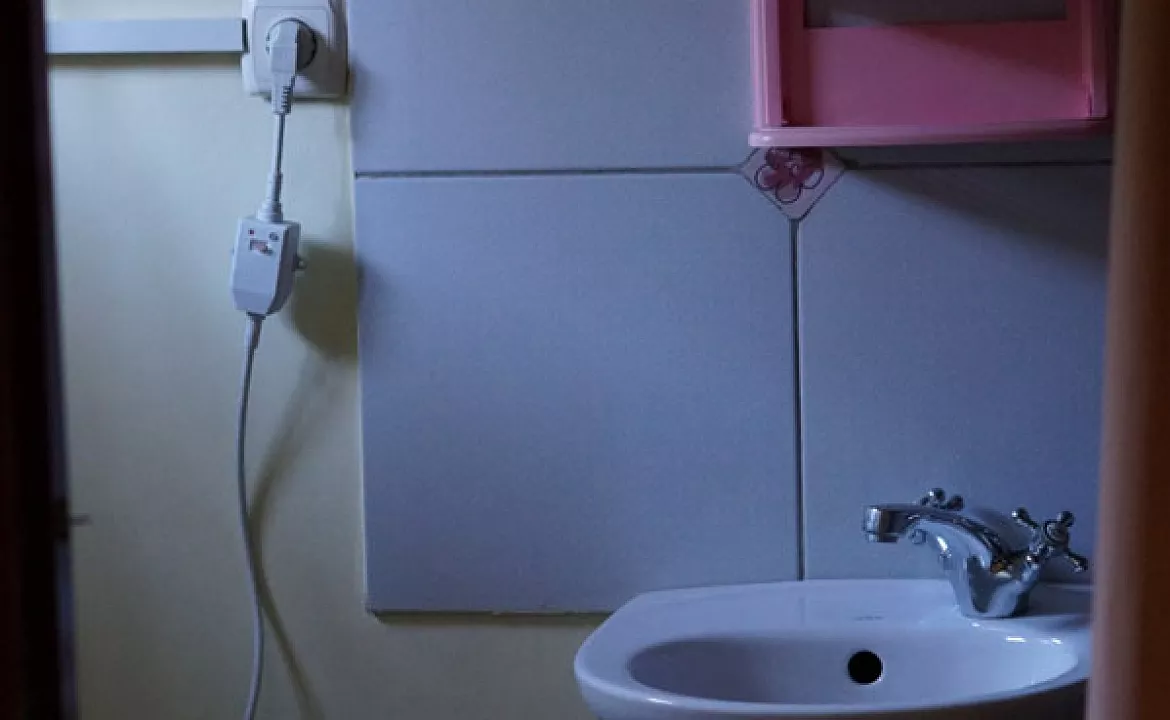 Трехместный номер стандарт с кухней. Гостевой дом "У Леопольдовича". Малореченское