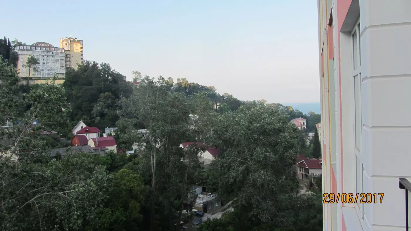 . "Квартира-студия с отдельной спальней". Хоста