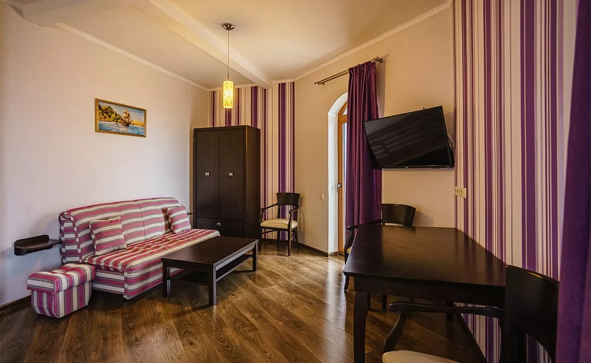 Апартаменты двухкомнатные с террасой 6. Гостевой дом Лиана. Ливадия