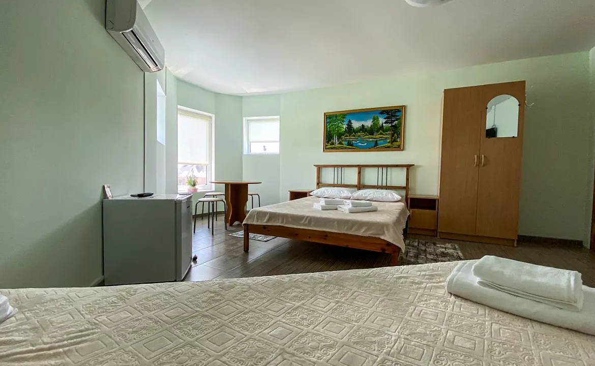 Стандарт 3х местный. Гостевой дом Волна. Нижнее Джемете Стандарт 3х местный. Гостевой дом Волна. Нижнее Джемете