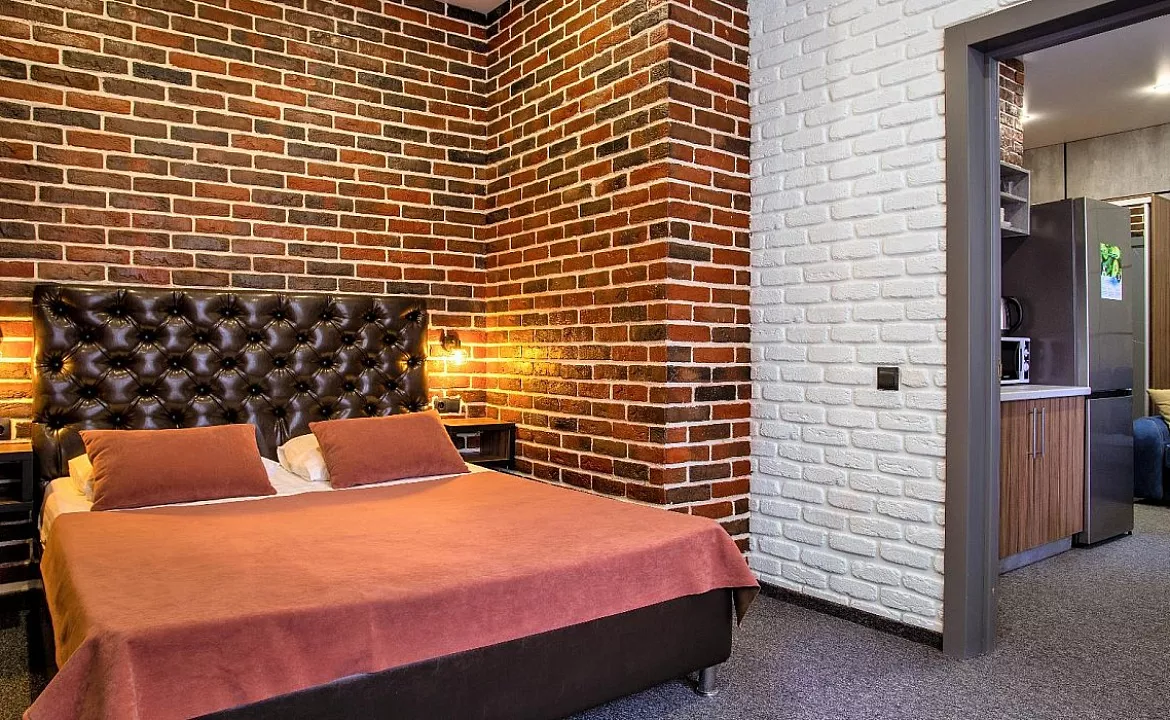 Номер Люкс с балконом и видом на море. Отель «БРЮТ». Геленджик