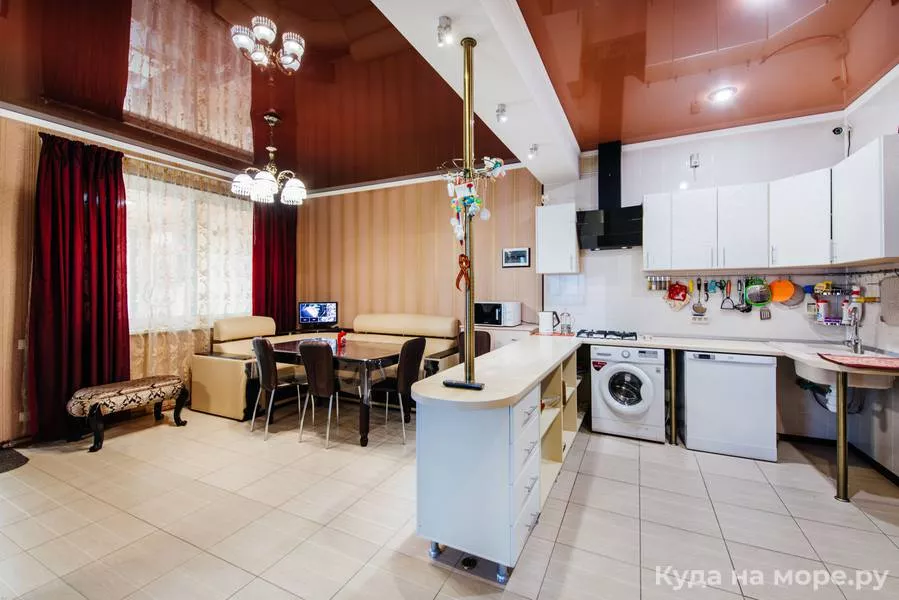 . Коттедж в центре для семьи или 6−8 человек. Лазаревское