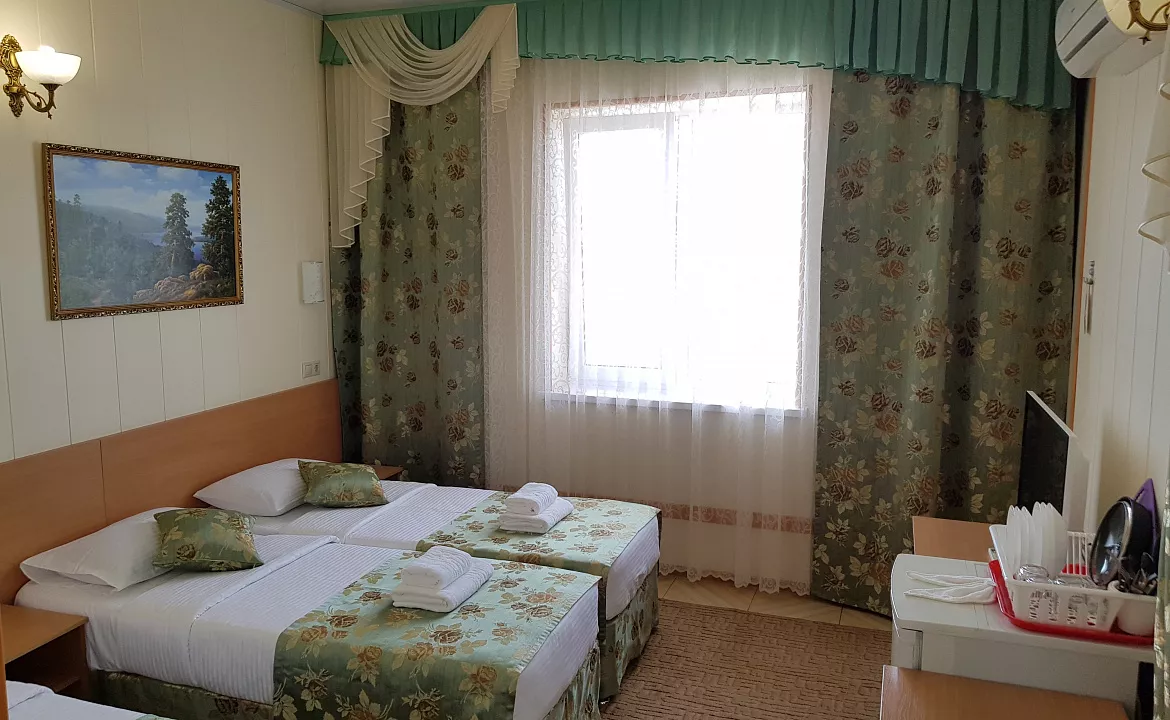 Люкс со смежным балконом 3хместный. Отель АСТОН. Нижнее Джемете