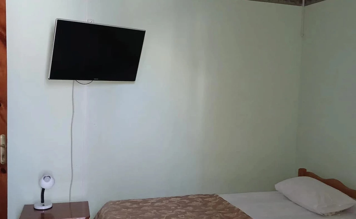 3х местный Люкс, от 1 до 4 гостей, двуспальная кровать, вид на море. Гостевой дом "Горная лаванда". Лазаревское