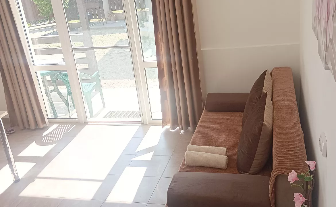 Улучшенный четырёхместный с кухней 5. Гостевой дом Тихий дворик - Орджоникидзе. Орджоникидзе