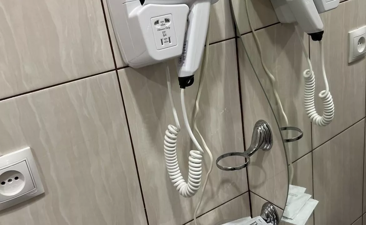 4-х местный номер с мини балконом Завтрак включен. База отдыха "Скурча". Сухум