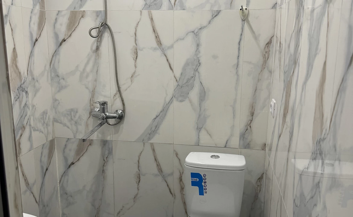 1 комнатный номер с балконом с видом на море . Гостевой дом "Пантера". Гагра