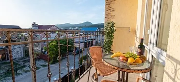 Гостиница "Flores"