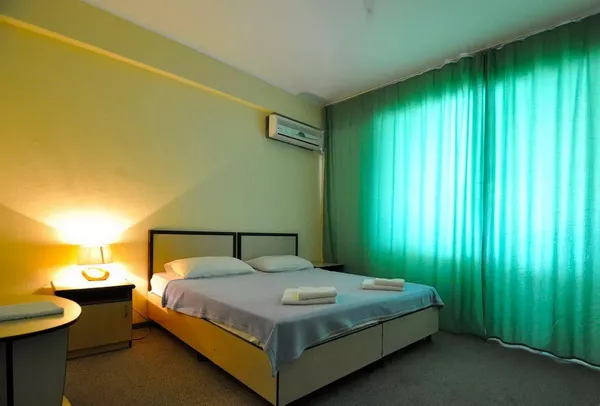 Номер Полулюкс с видом на горы. Частная гостиница «Слонотель». Малореченское