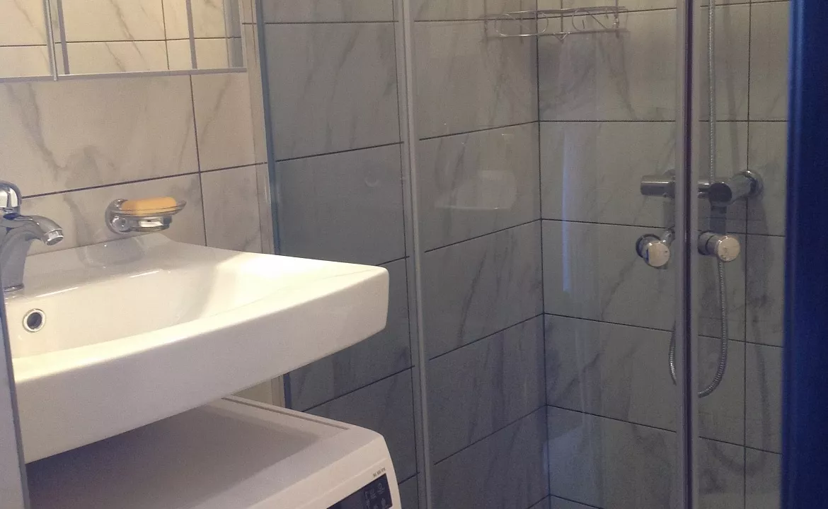 Полулюкс для двоих с видом на море. Квартира в многоквартирном доме Аппартаменты «Премьера». Чайка