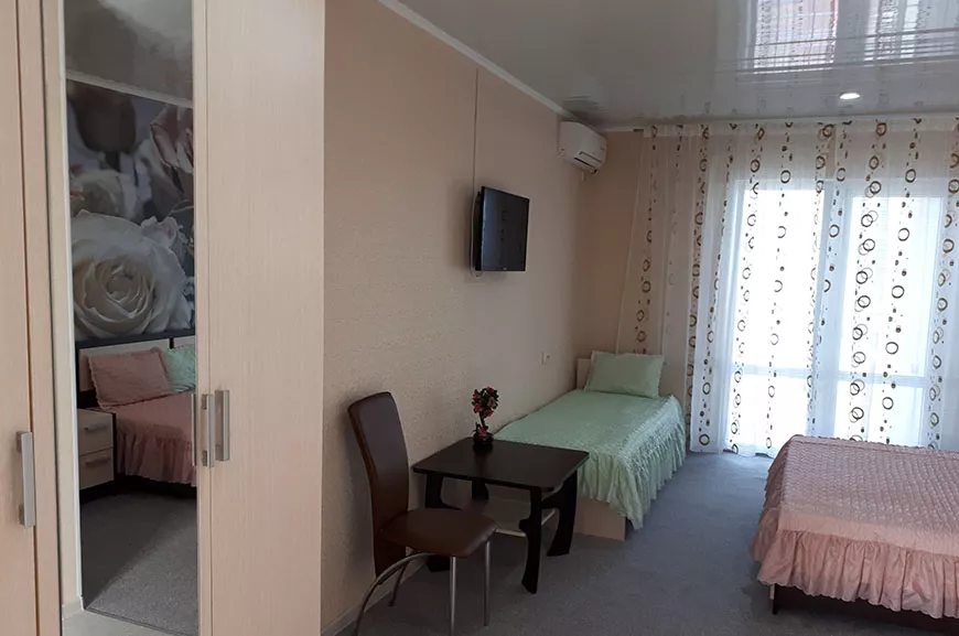 2-комнатная комфортная (мансардная). Гостевой дом «Медовый месяц». Саки