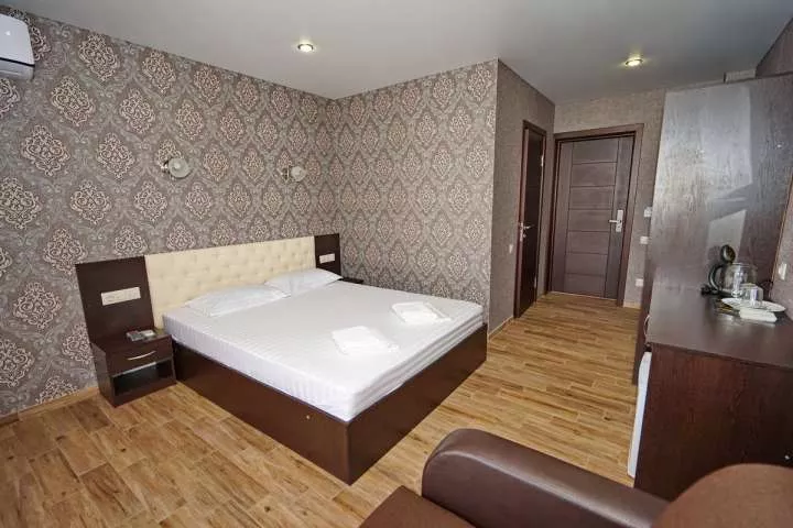 Комфорт 2-х местный. Отель «Черноморец». Лазаревское Комфорт 2-х местный. Отель «Черноморец». Лазаревское