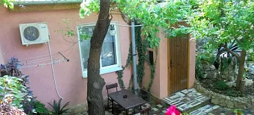 Дом под ключ  Домик под абрикосовым деревом на 2-4 человека. Дом под ключ  Домик под абрикосовым деревом на 2-4 человека.