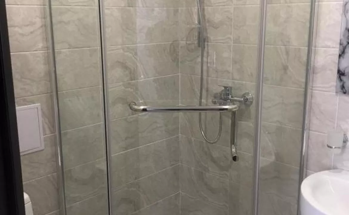 СТАНДАРТНЫЙ 4- МЕСТНЫЙ НОМЕР С ДИВАНОМ И БАЛКОНОМ. Гостевой дом "Family". Лазаревское