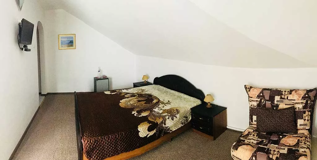 Мансарда 3 этаж. Гостиница "Алекс". Витязево