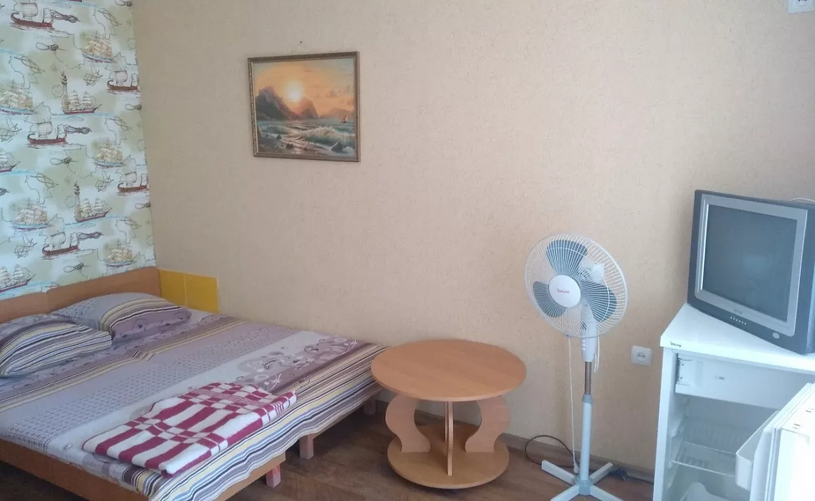 1-ый этаж 3-ий номер. Гостевой дом "Орджо и Море". Орджоникидзе