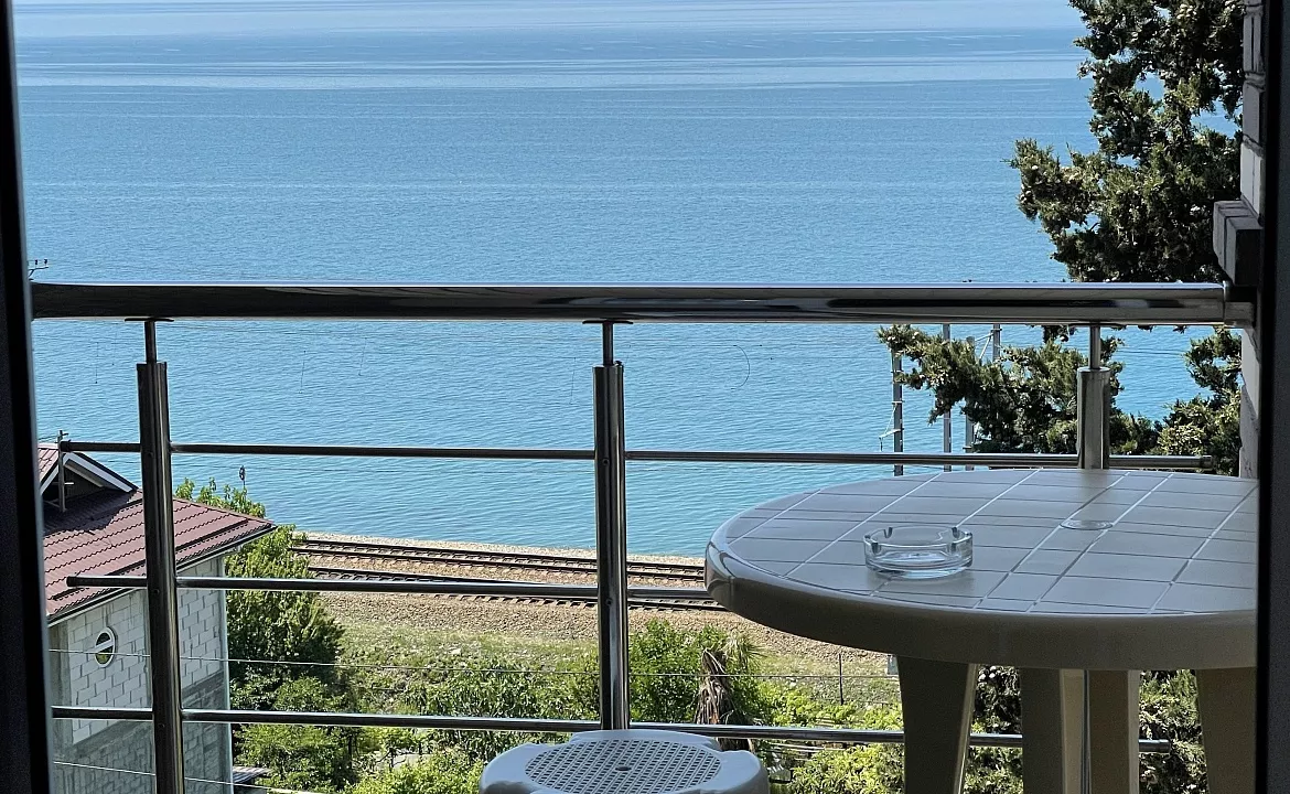 Четырёхместный номер с видом на море. Гостевой дом «Волна». Лазаревское Четырёхместный номер с видом на море. Гостевой дом «Волна». Лазаревское