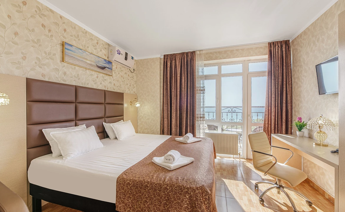 Апартаменты «Люкс» с видом на море. Отель "Alfa Summer". Анапа