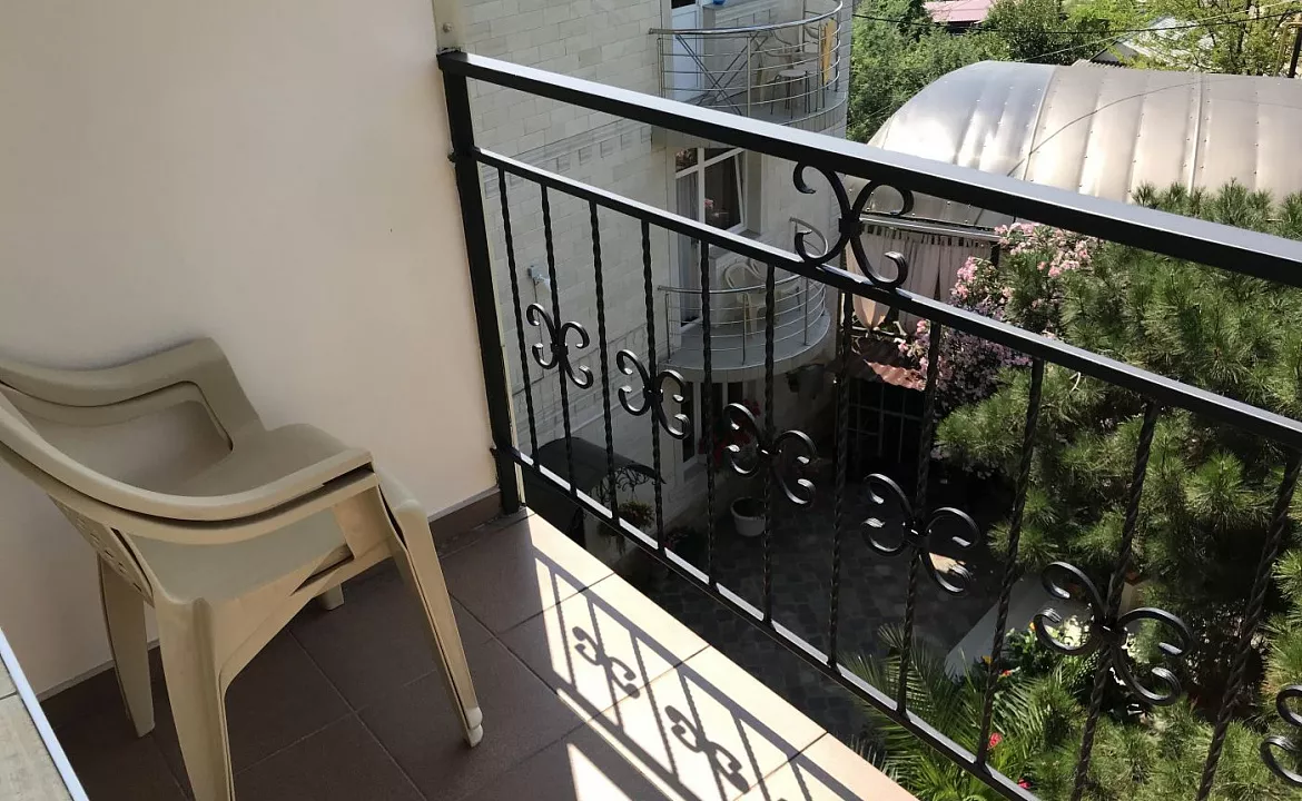 Двухкомнатная квартира с кухней в коттедже. Гостевой дом "Виктория". Лазаревское Двухкомнатная квартира с кухней в коттедже. Гостевой дом "Виктория". Лазаревское