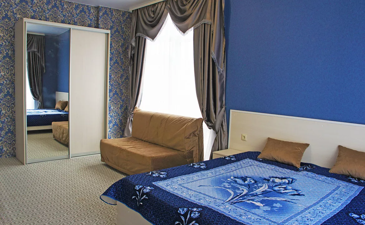 Апартаменты на 4-х человек с балконом. Гостевой дом "МЕЛИС". Дивноморское