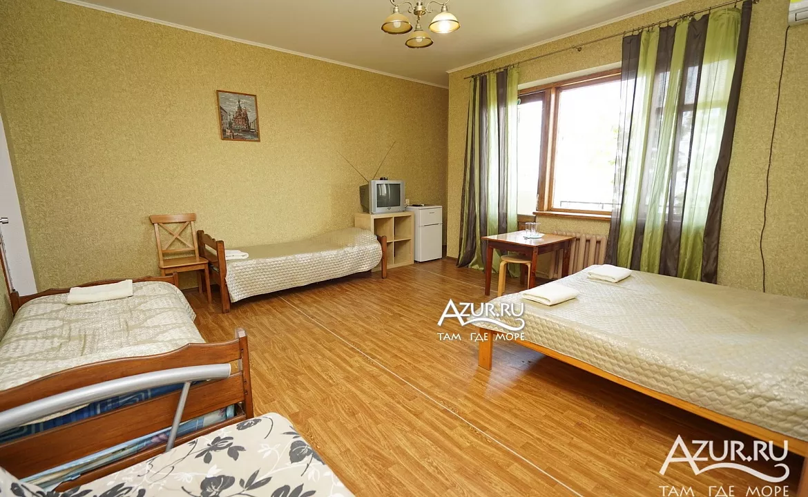 Четырехместный номер с балконом №7. Гостевой дом "Семейный отдых" - Лазаревское. Лазаревское