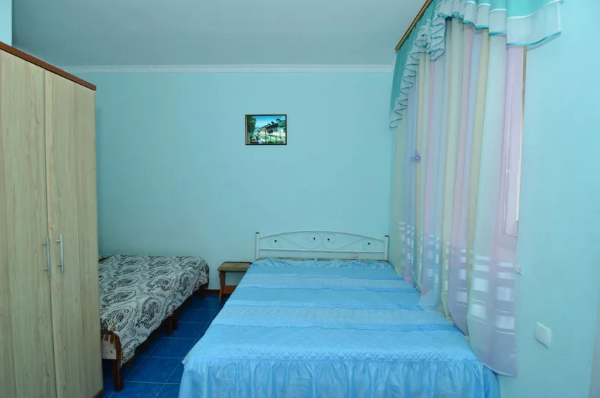 4-местный номер «Бирюзовый». Гостевой дом Гостевой дом «Радуга». Саки 4-местный номер «Бирюзовый». Гостевой дом Гостевой дом «Радуга». Саки