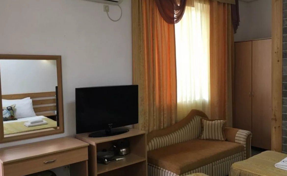 Люкс с отдельным балконом 3хместный. Отель АСТОН. Нижнее Джемете