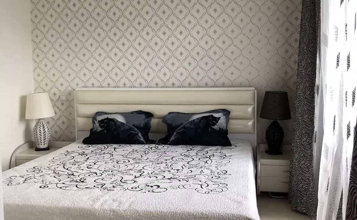 Апартаменты . Квартира в многоквартирном доме Апартаменты . Алушта