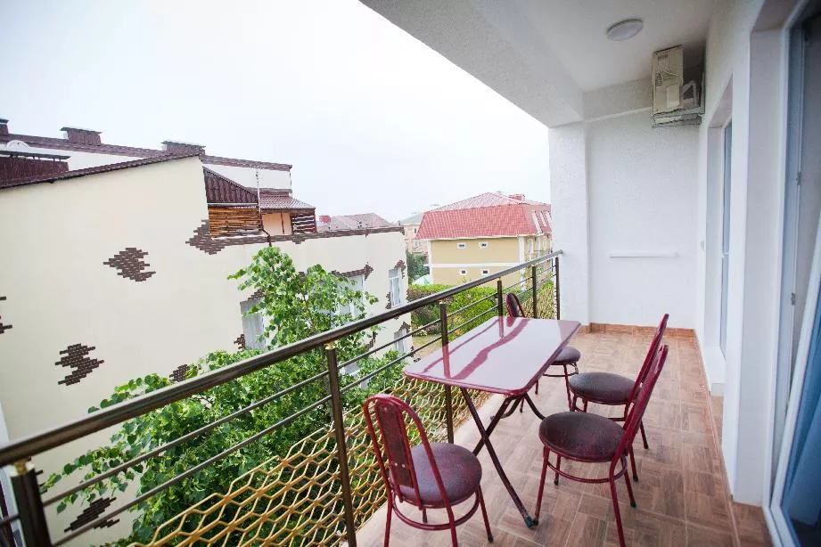 Люкс двухкомнатный . Гостиница  № 56 Семейный **. Симферополь