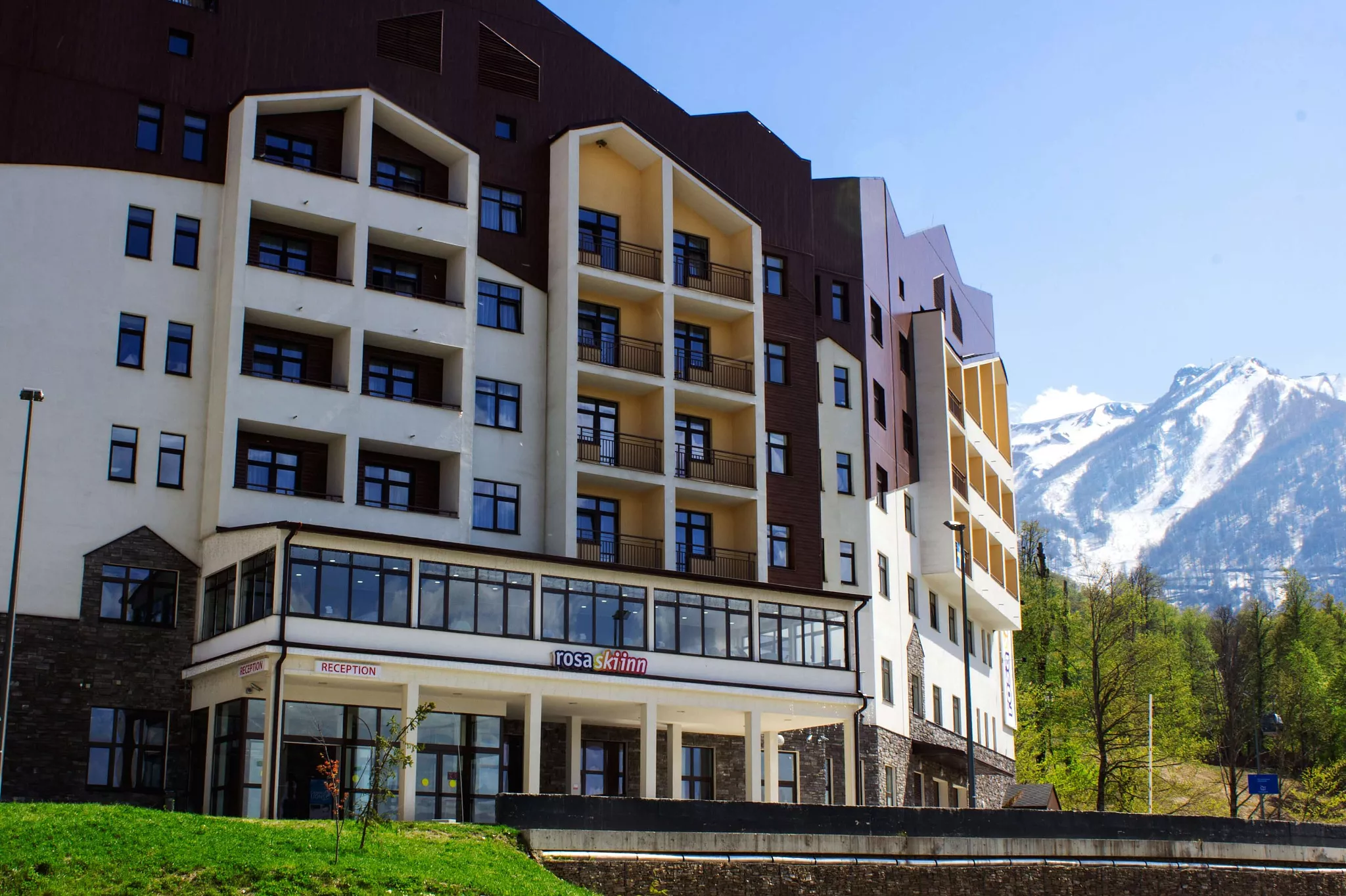 . Отель "Rosa Ski Inn"   . Красная Поляна