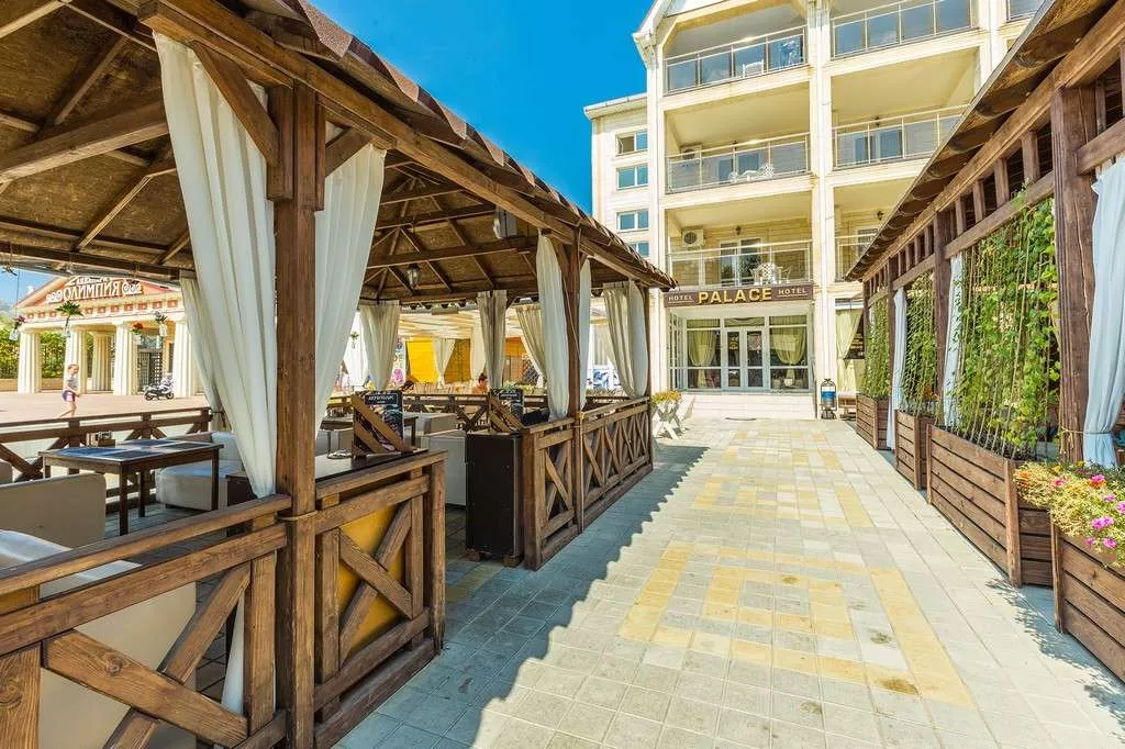 . Отель У моря "Palace". Витязево