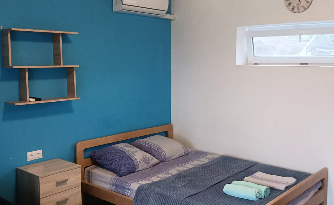 Улучшенный четырёхместный с кухней 1. Гостевой дом Тихий дворик - Орджоникидзе. Орджоникидзе