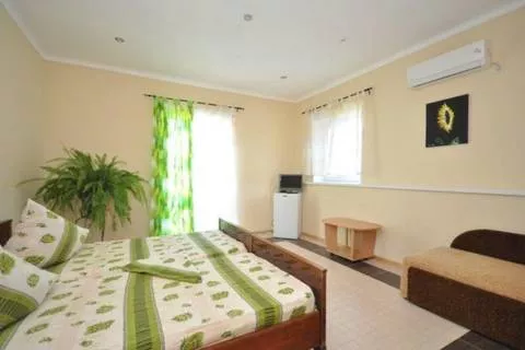 4-х местный «Стандарт». Гостевой дом «Ларимар». Береговое