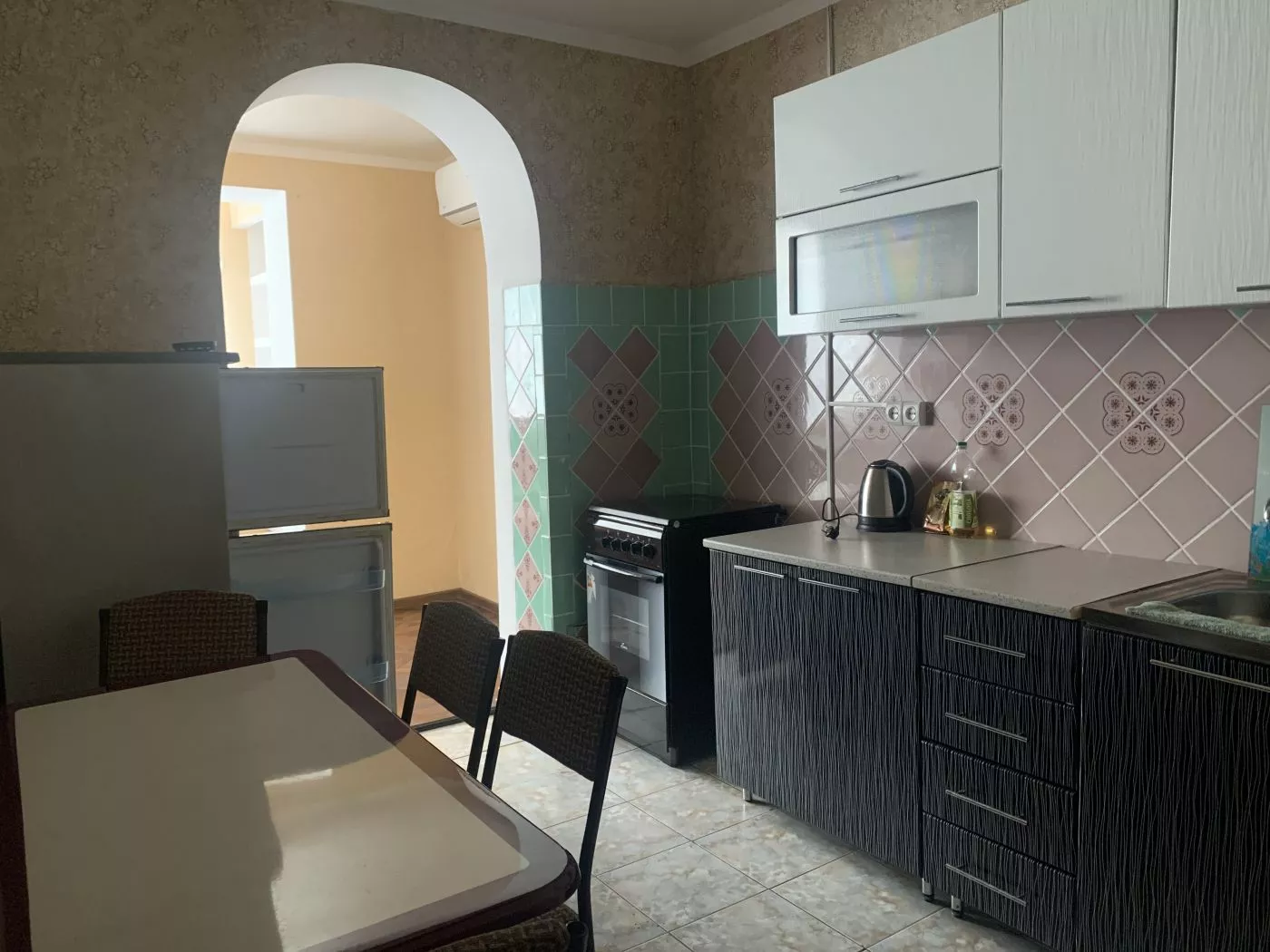 . Квартира в многоквартирном доме 3-х комнатная. Пицунда