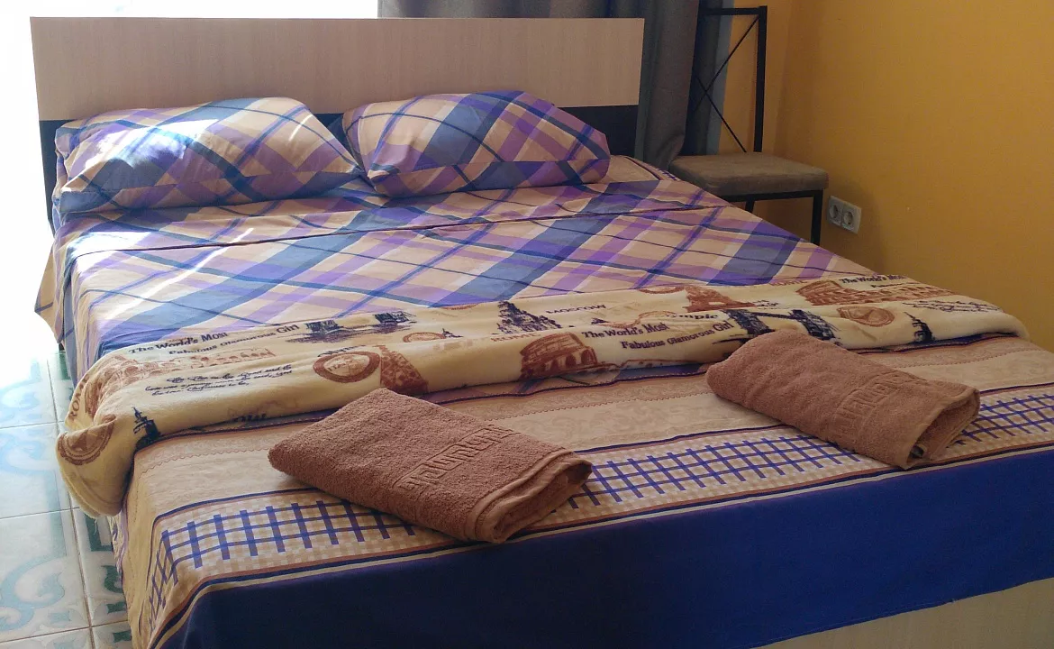 Двухкомнатные апартаменты с видом на море и горы Ай Петри. Гостевой дом на Маратовской. Гаспра