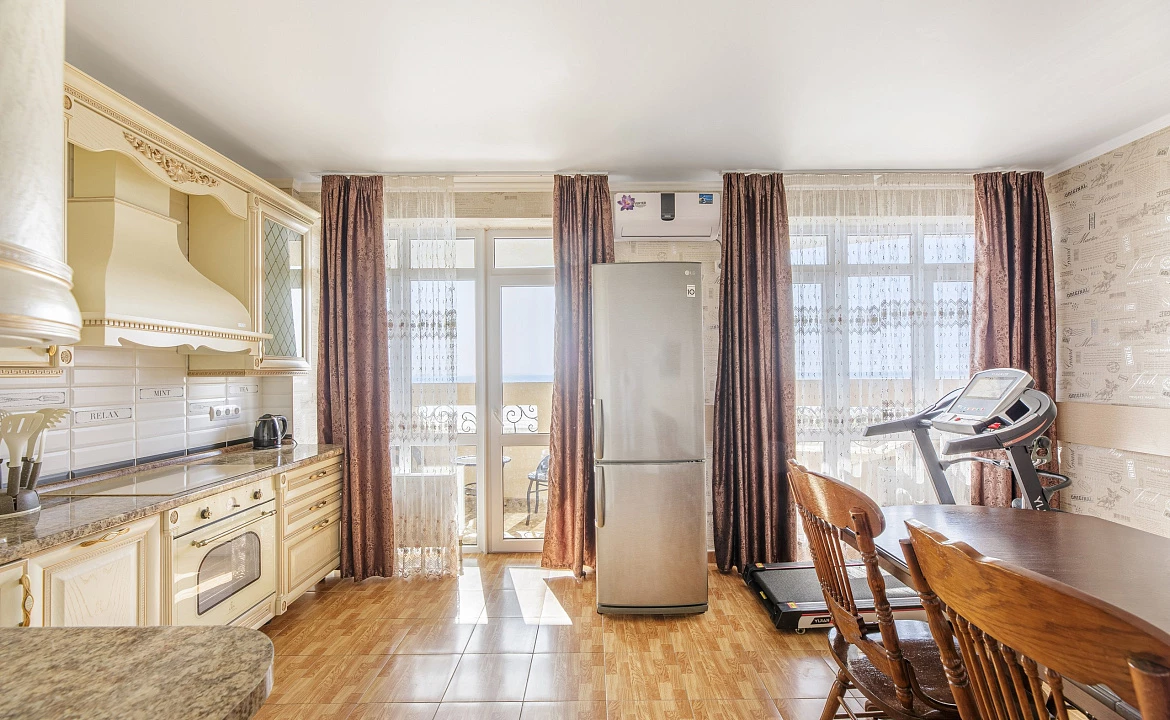 Апартаменты «Люкс» с видом на море. Отель "Alfa Summer". Анапа