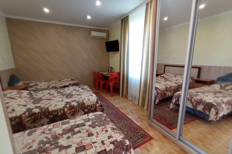 . Гостевой дом "Уютный дворик" на Толстого 42А. Геленджик