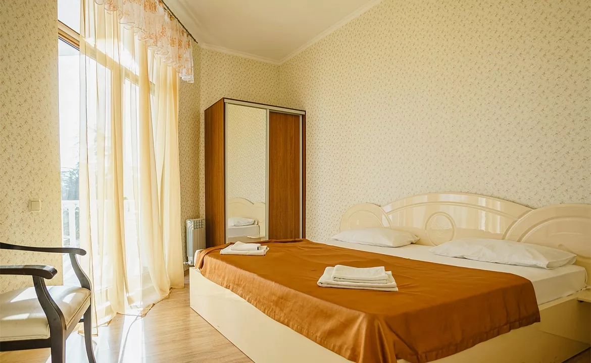 Апартаменты двухкомнатные люкс с террасой 1. Гостевой дом Лиана. Ливадия