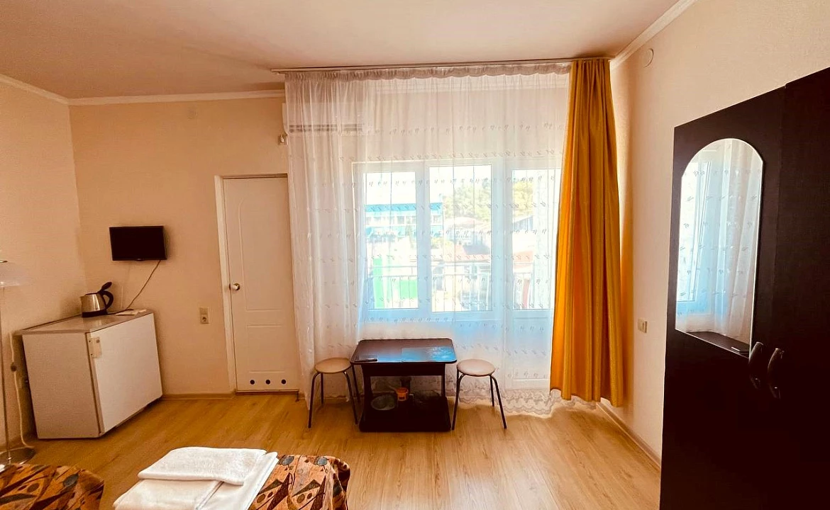 Стандартный Двухместный с доп. местом и балконом. Отель "Гермес" . Вардане